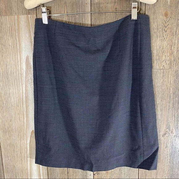 𝅺AKRIS Punto Gray and white pinstripe size 8 - Picture 1 of 7